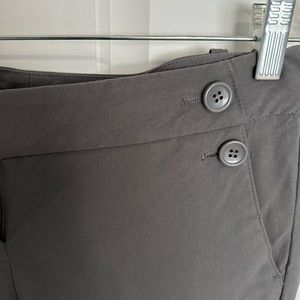 The limited dark grey size 4 Drew fit straight leg pants